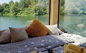 Aquachill Houseboat & Wellness