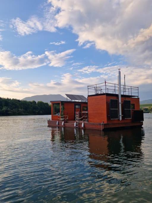Hotel Aquachill Houseboat & Wellness Liptovský Trnovec Exteriér fotografie