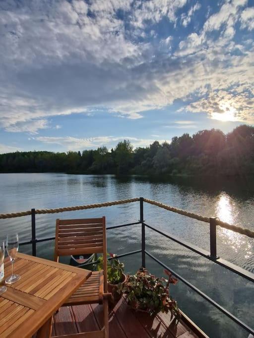 Hotel Aquachill Houseboat & Wellness Liptovský Trnovec Exteriér fotografie