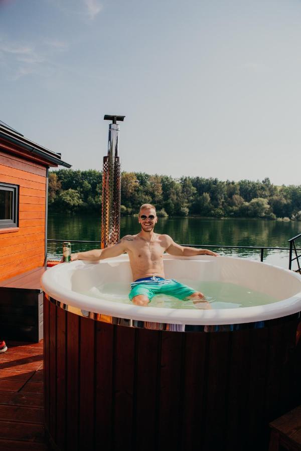 Hotel Aquachill Houseboat & Wellness Liptovský Trnovec Exteriér fotografie
