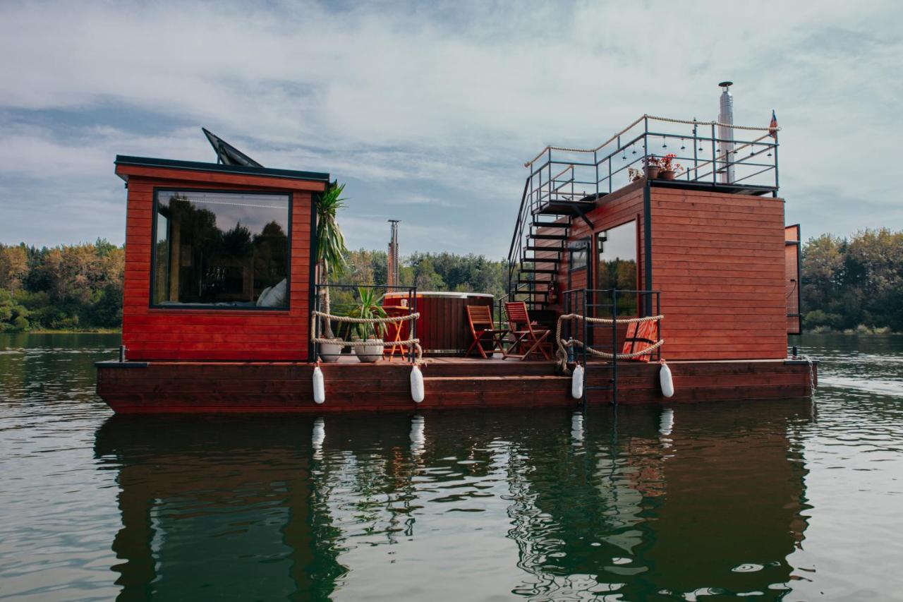 Hotel Aquachill Houseboat & Wellness Liptovský Trnovec Exteriér fotografie