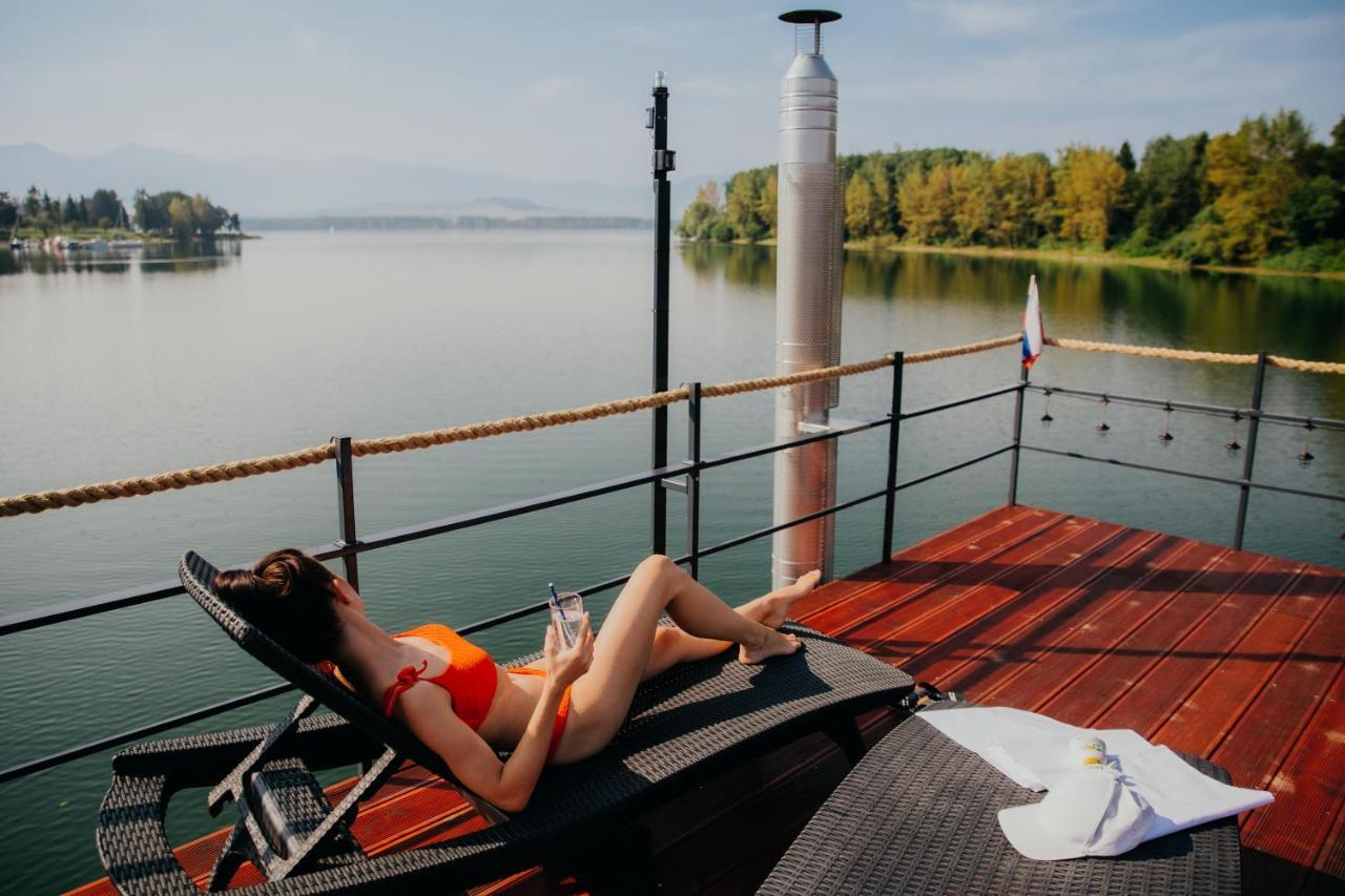 Hotel Aquachill Houseboat & Wellness Liptovský Trnovec Exteriér fotografie