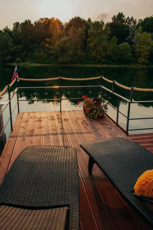Hotel Aquachill Houseboat & Wellness Liptovský Trnovec Exteriér fotografie