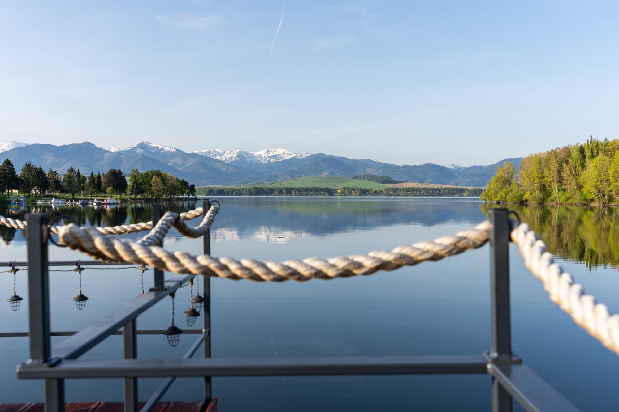 Hotel Aquachill Houseboat & Wellness Liptovský Trnovec Exteriér fotografie