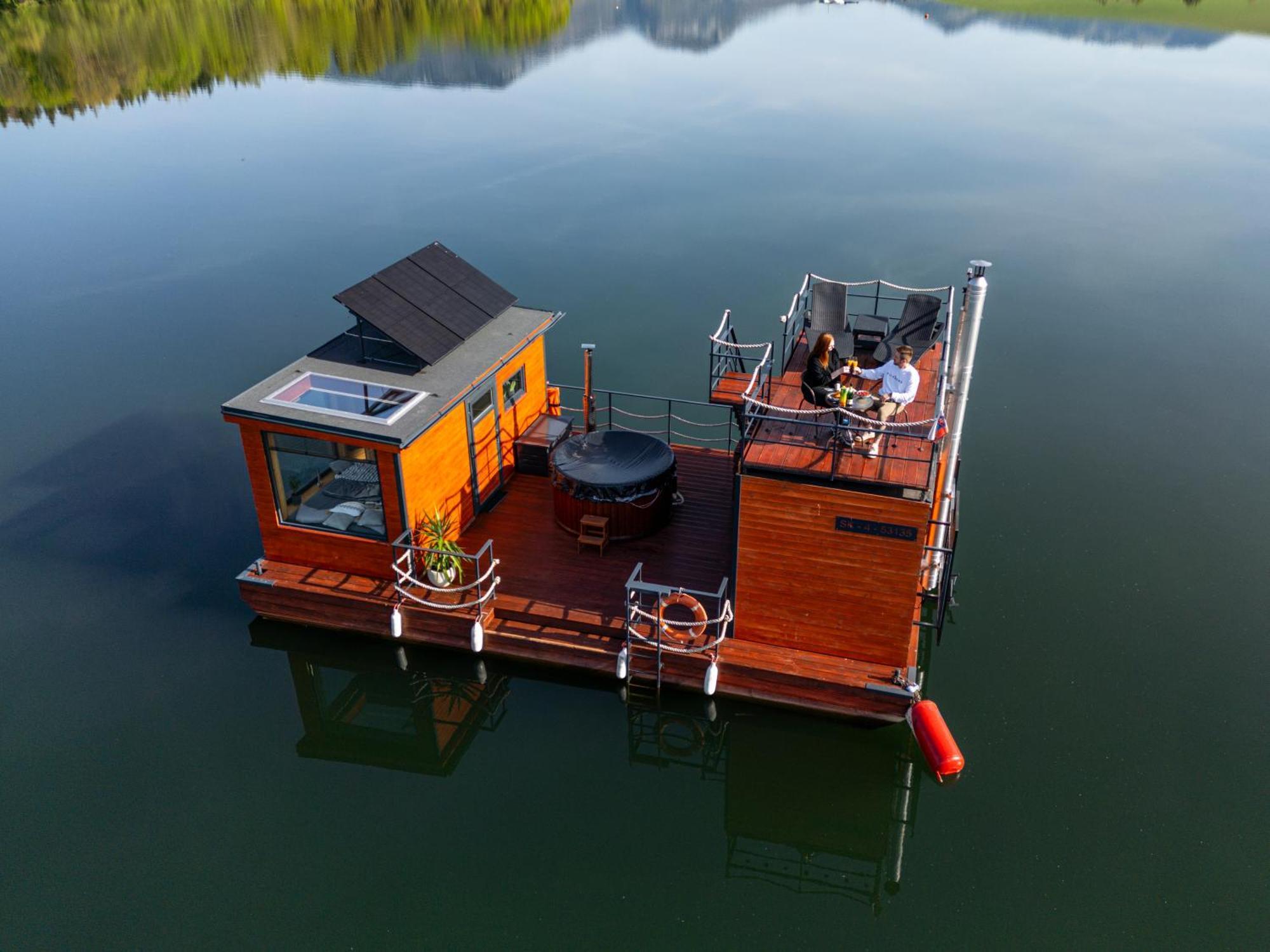 Hotel Aquachill Houseboat & Wellness Liptovský Trnovec Exteriér fotografie