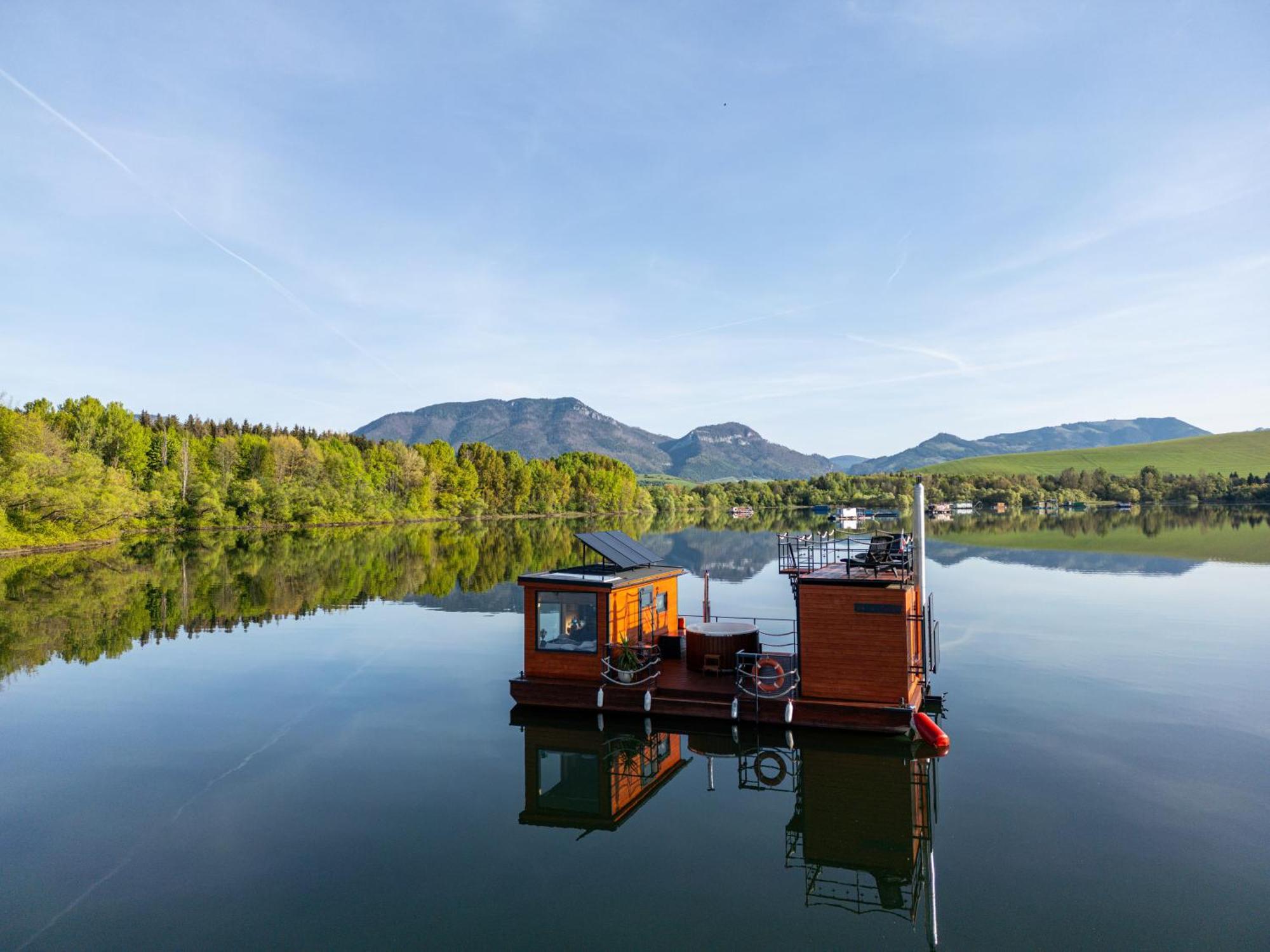 Hotel Aquachill Houseboat & Wellness Liptovský Trnovec Exteriér fotografie
