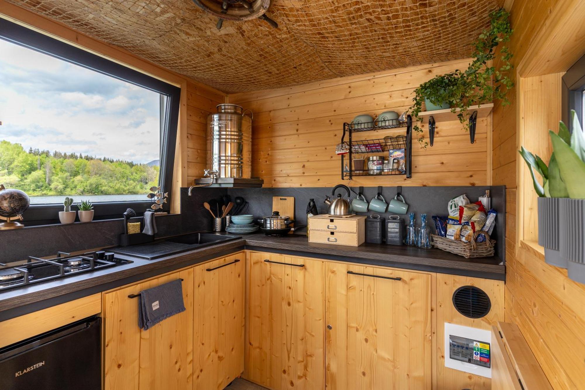Hotel Aquachill Houseboat & Wellness Liptovský Trnovec Exteriér fotografie