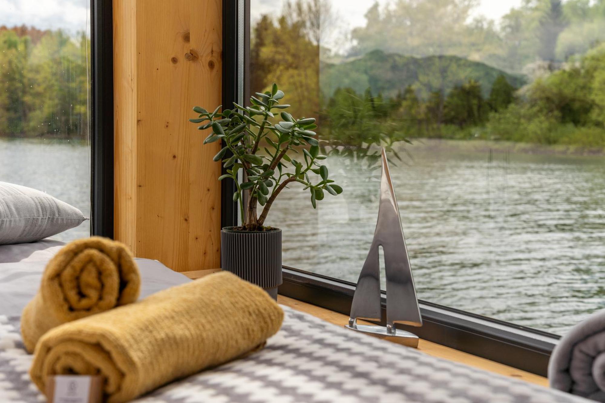 Hotel Aquachill Houseboat & Wellness Liptovský Trnovec Exteriér fotografie
