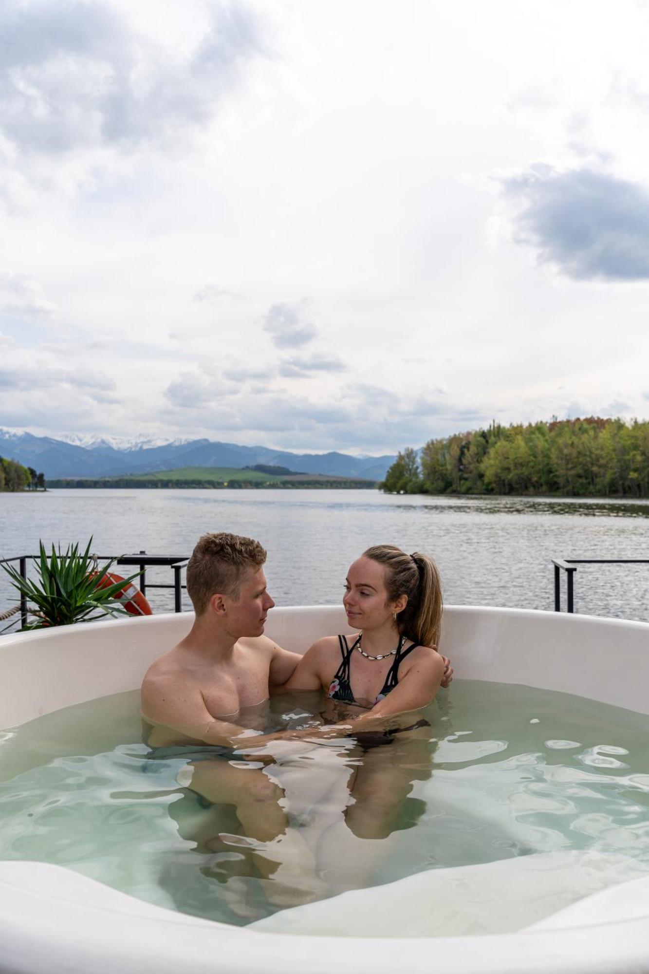 Hotel Aquachill Houseboat & Wellness Liptovský Trnovec Exteriér fotografie